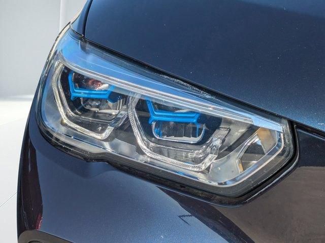 Farol LED multi-elemento — exemplo da categoria Complexo
